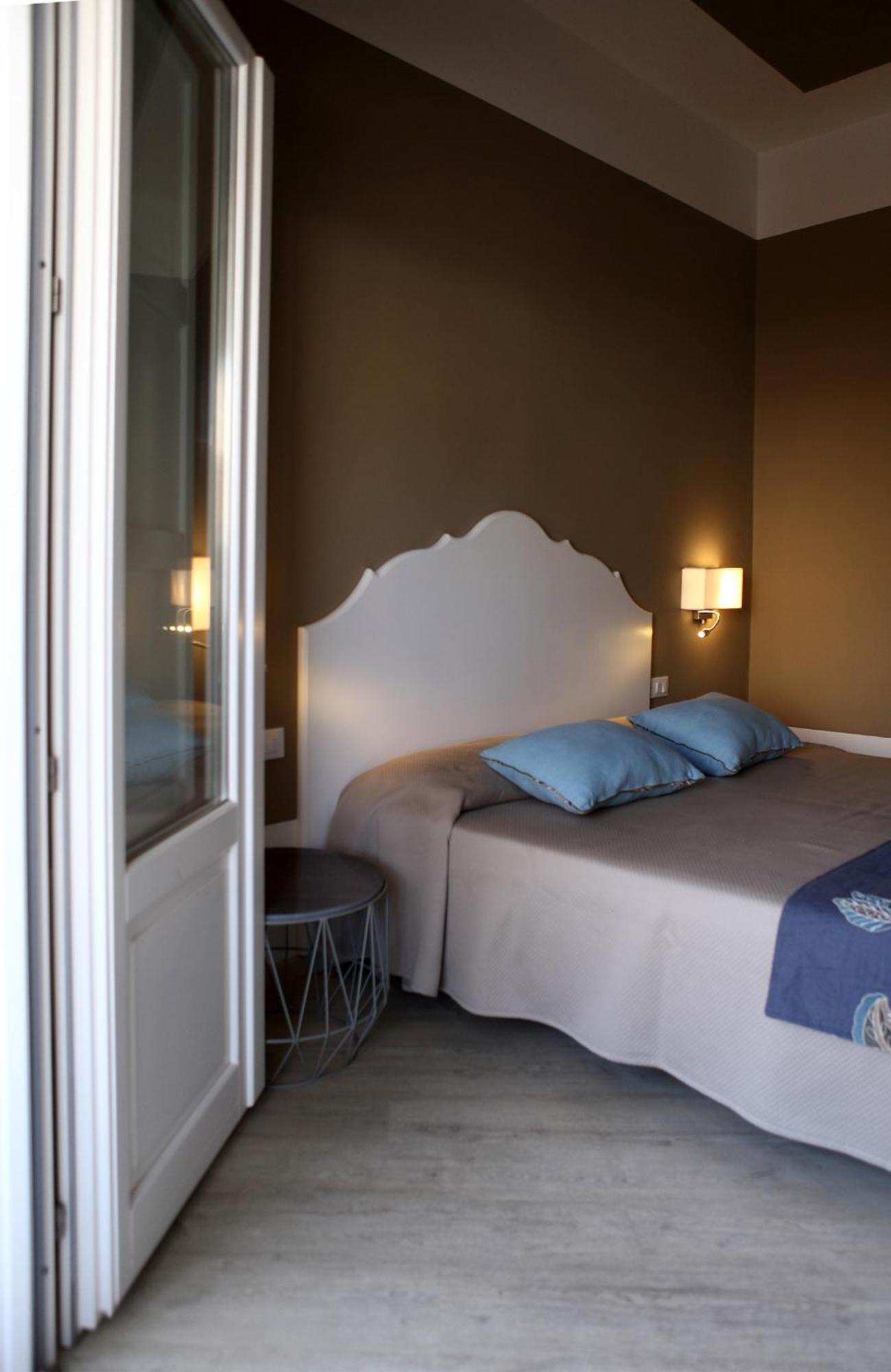 Aegusa Hotel