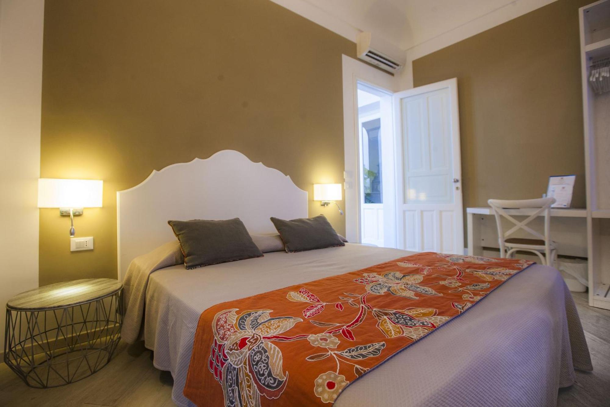 Hotel Aegusa 3*