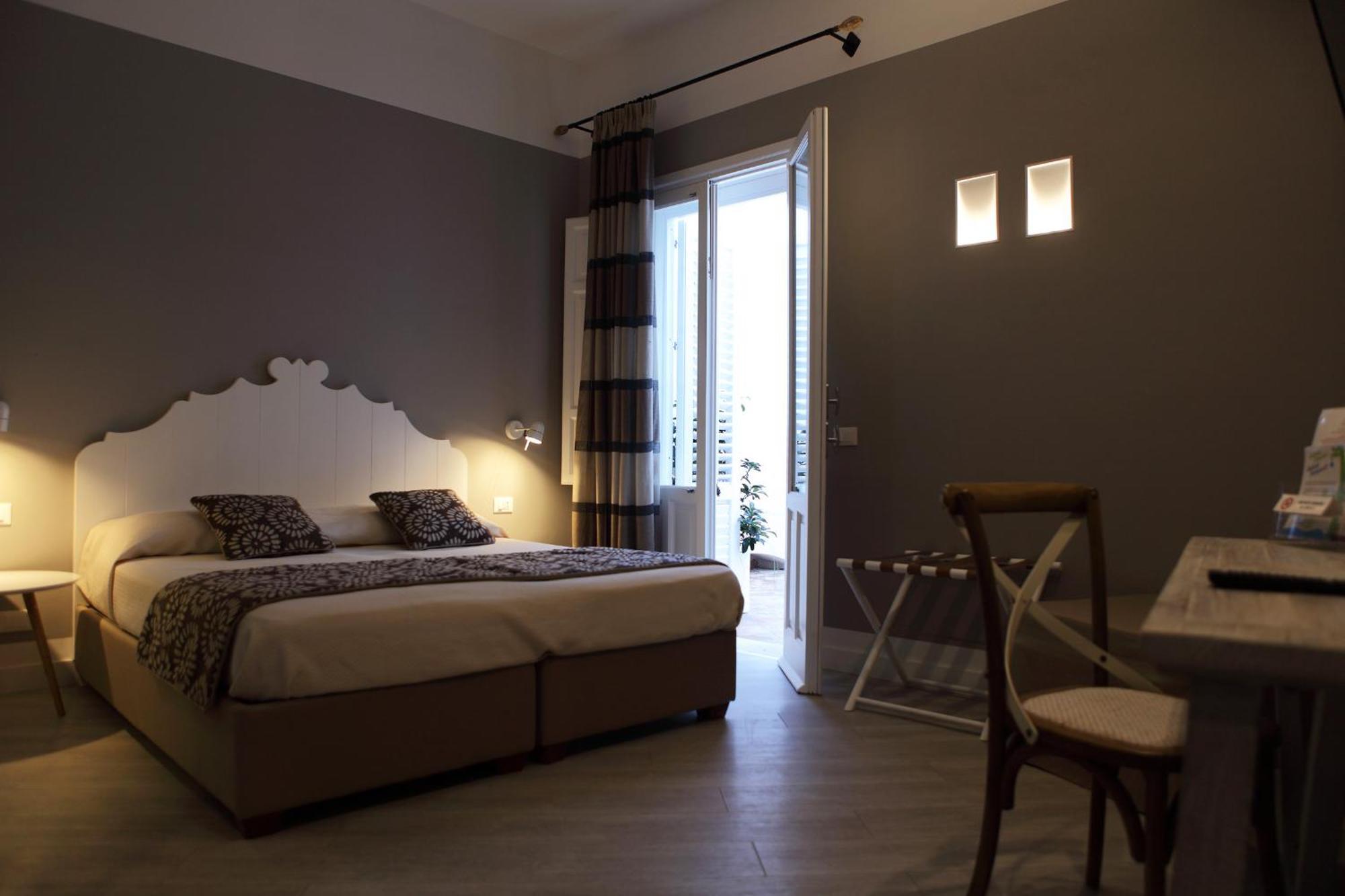 Aegusa Hotel 3*