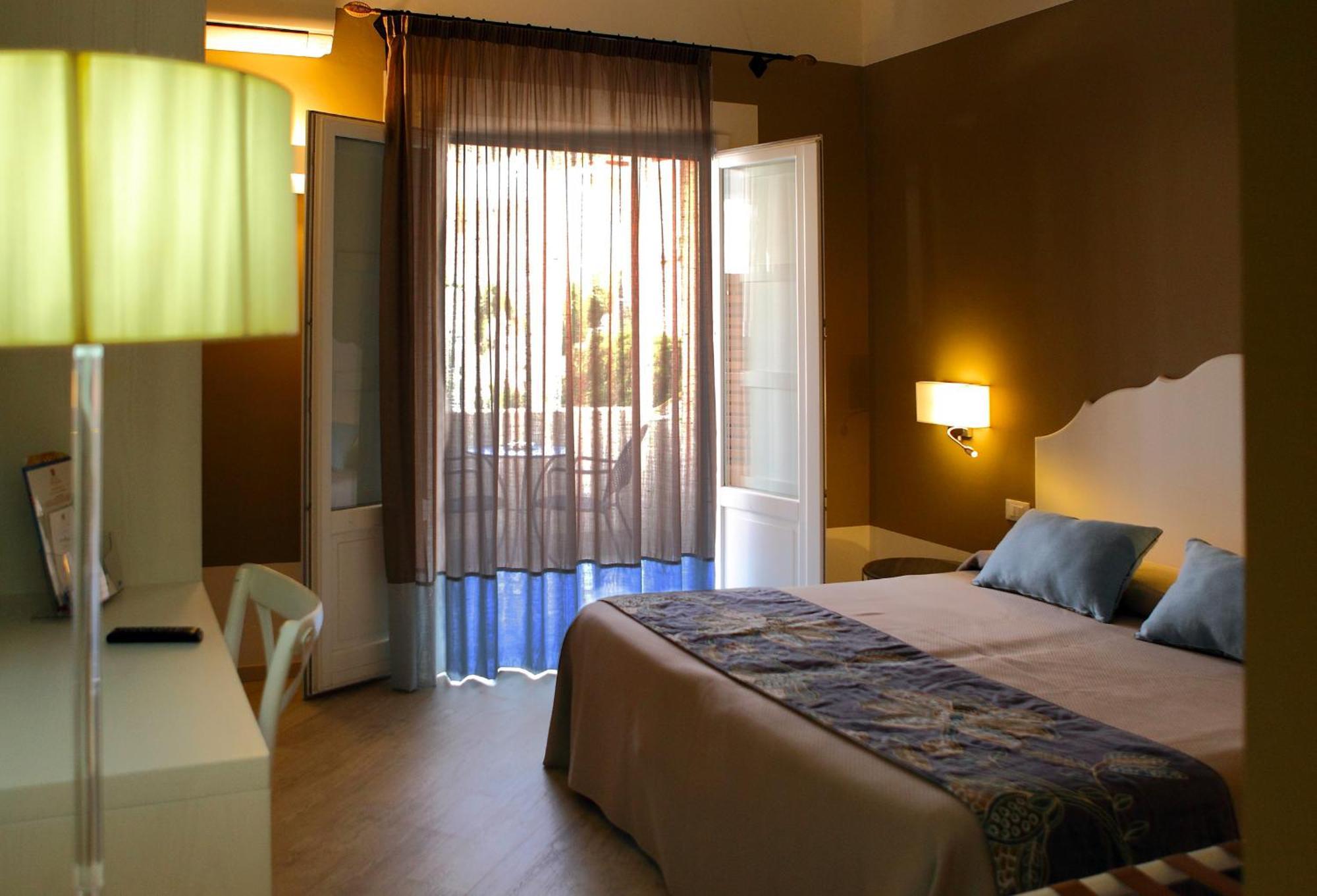 Hotel Aegusa 3*
