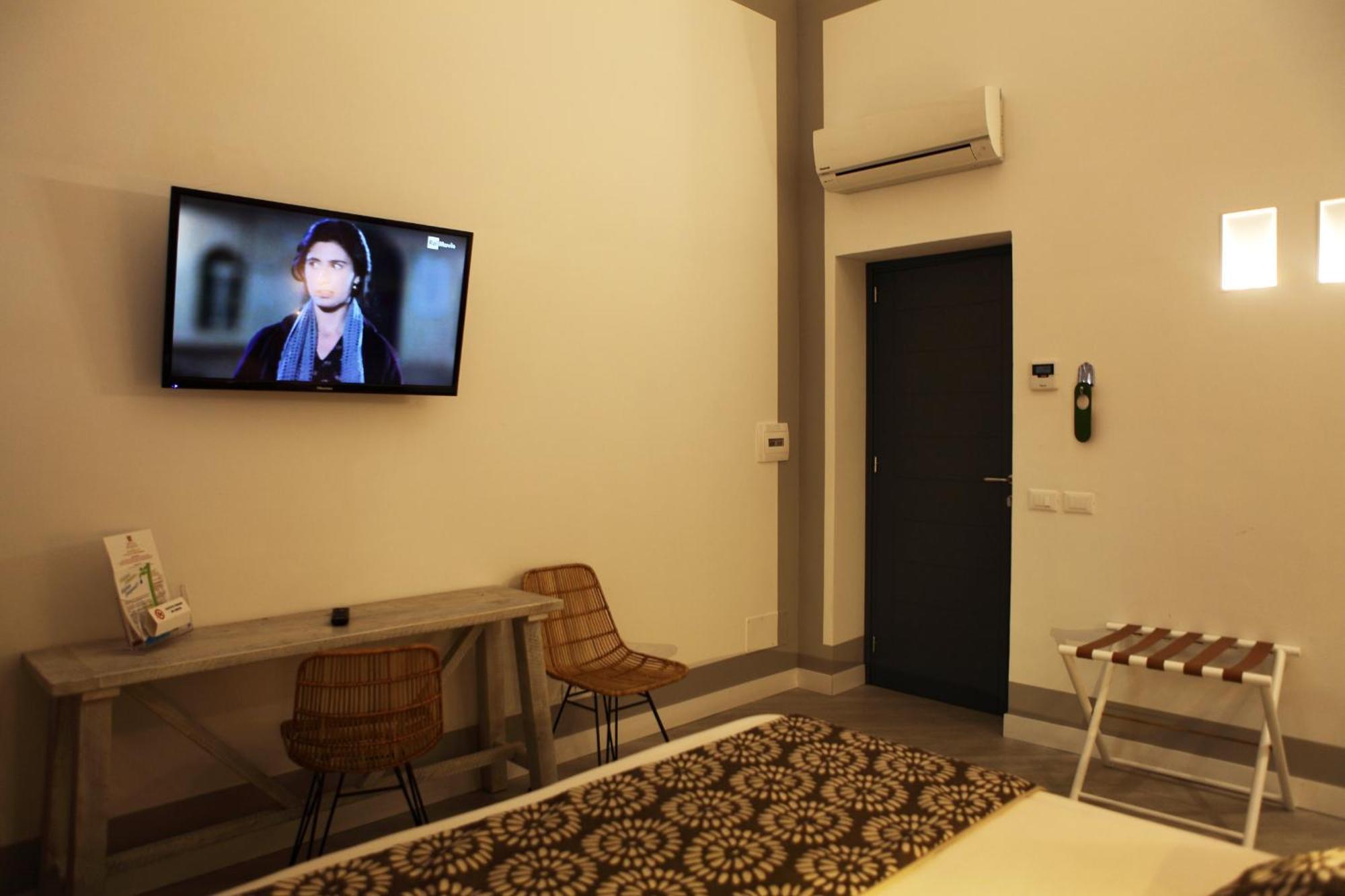Aegusa Hotel