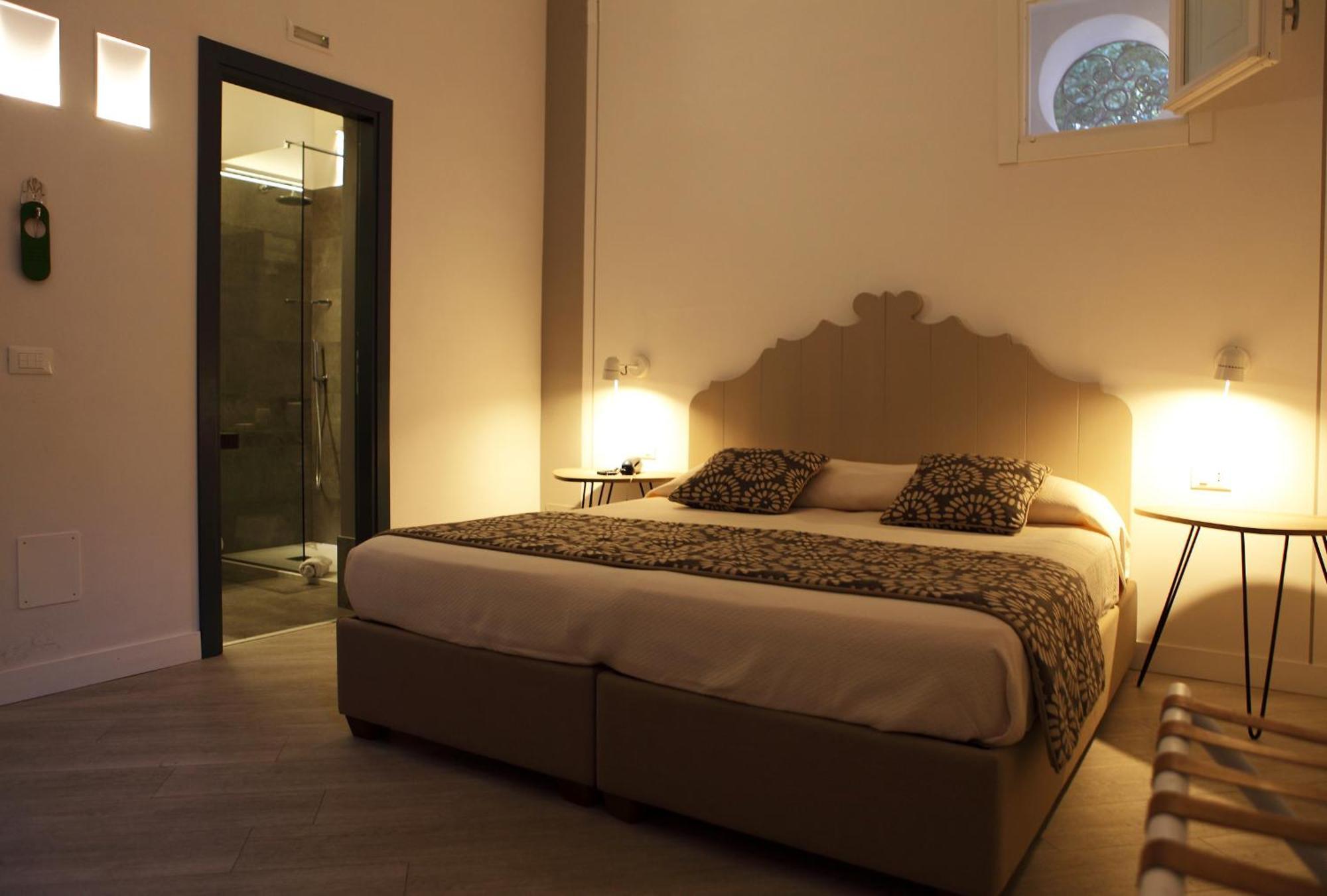 Aegusa Hotel 3*