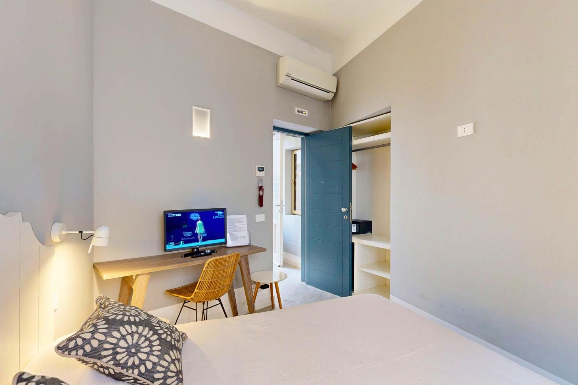 Aegusa Hotel 3*