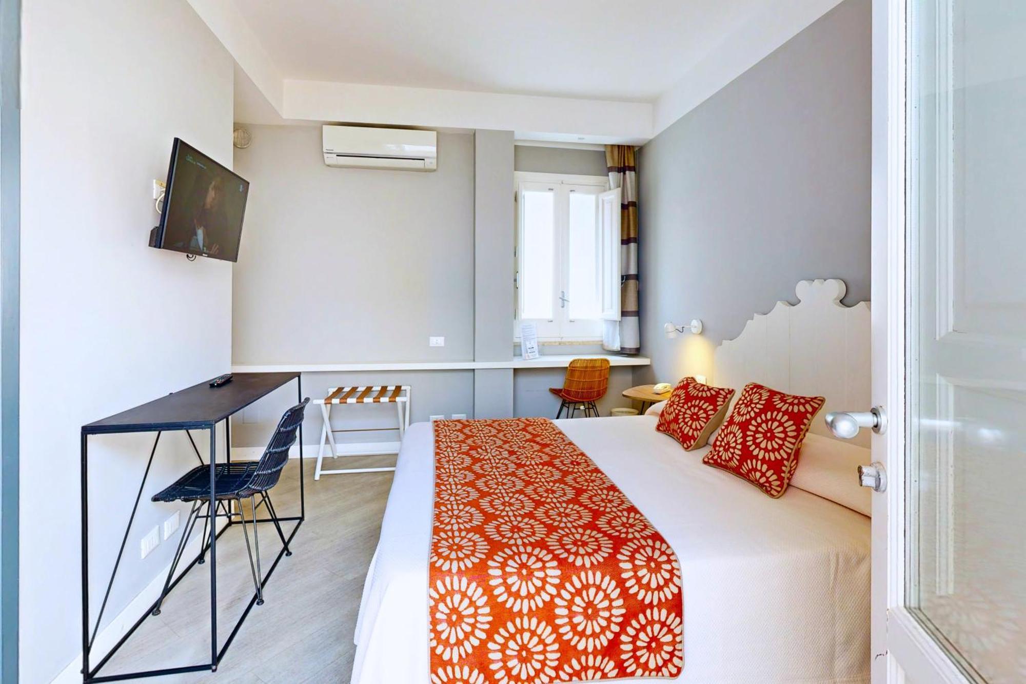 Aegusa Hotel 3*